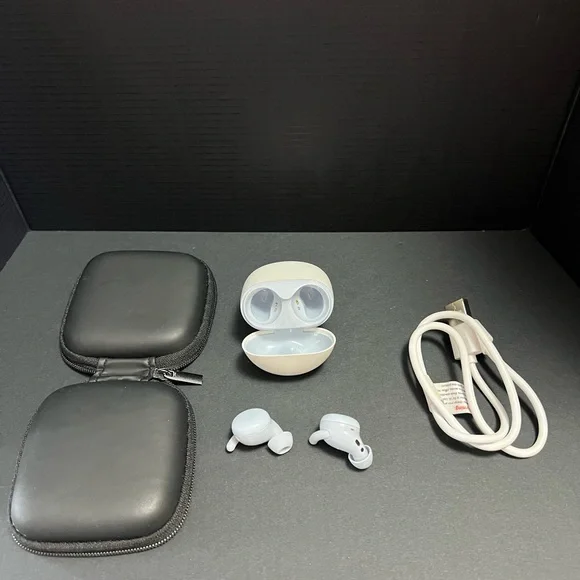 White Wireless google pixel series A Earbuds with Case and Charger. - Picture 9 of 15